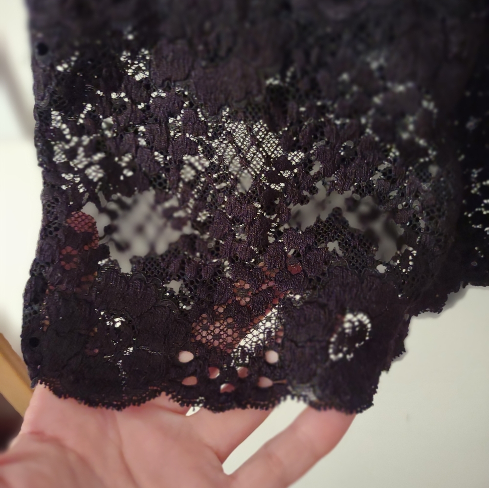 Banana Republic Outlet Jet Black Lace Top              Size Small Circa 2005